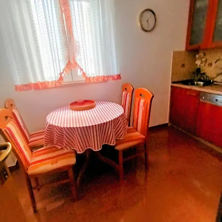 Apartment Fanita Postira